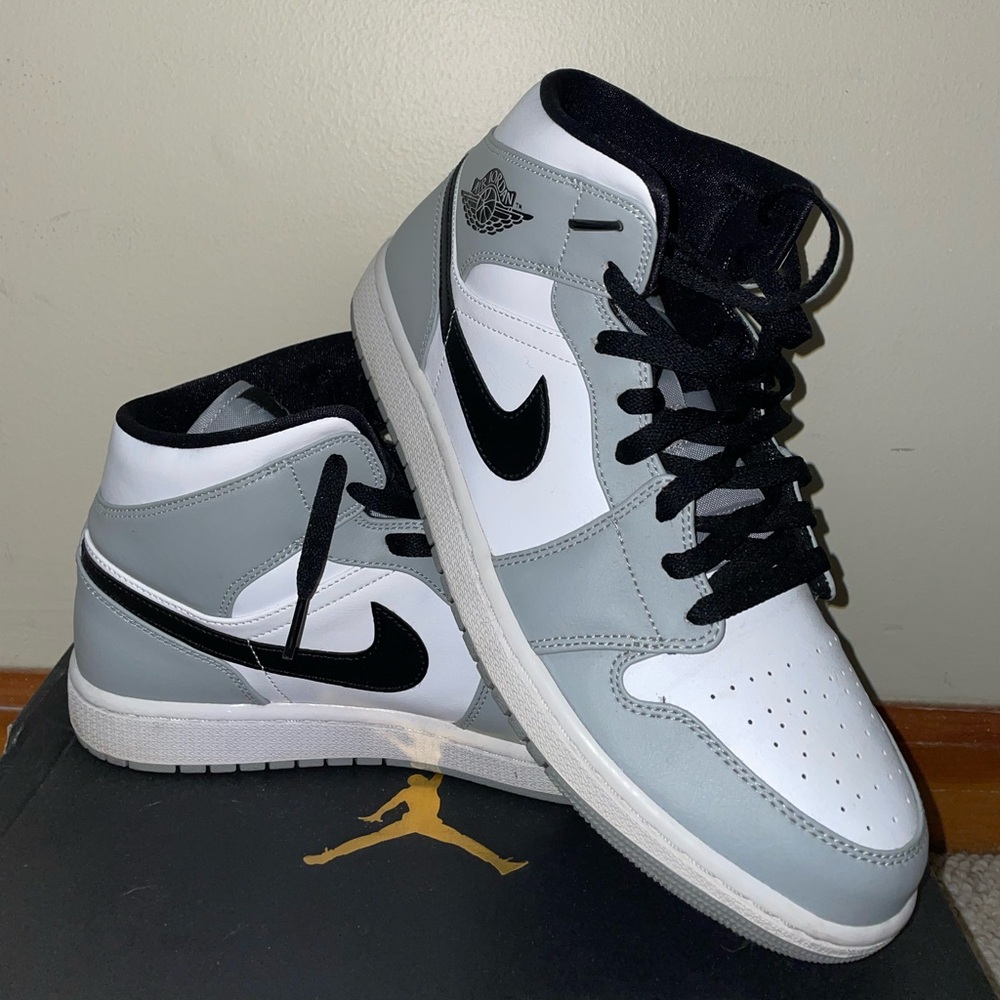 Smokey Grey Jordan 1’s size 11